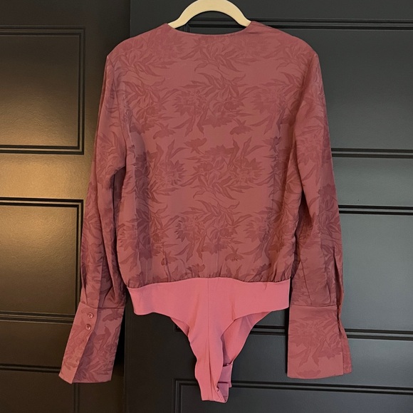 FAVORITE DAUGHTER The Date Blouse Bodysuit Rose Mauve Floral - Picture 5 of 6